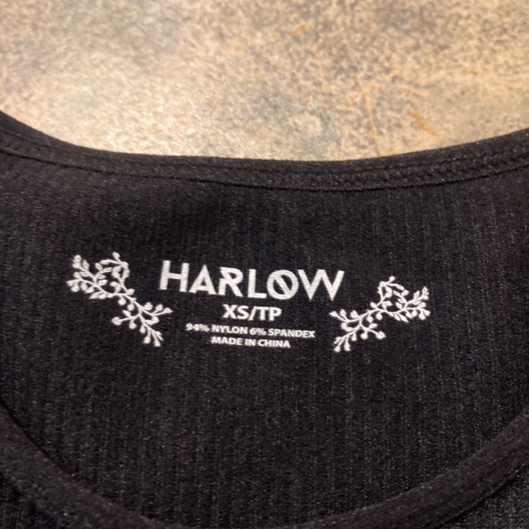 HARLOW RIBBED SEAMLESS TEE - BLACK - Picture 3 of 3